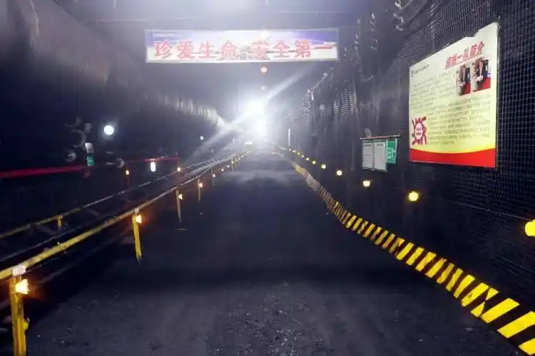 公司403回风巷生产矿长标准化示范区亮点展示