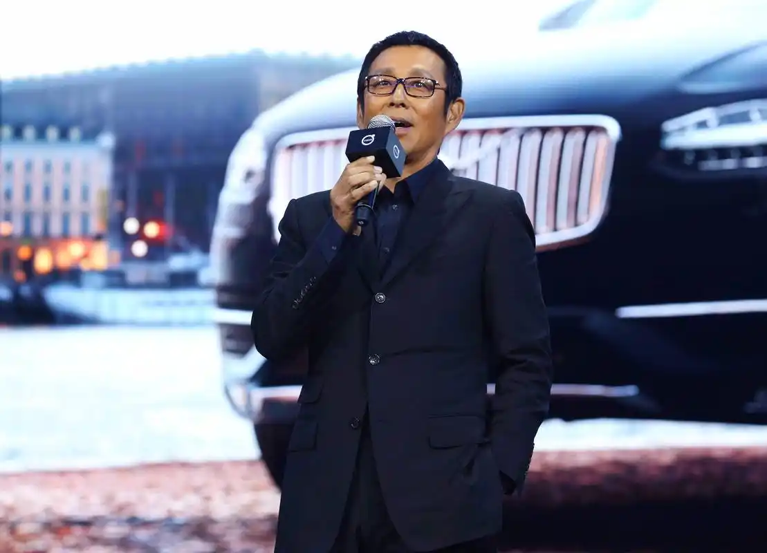 陈道明白发暴瘦真相 陈道明,这位老艺术家,近照曝光引热议,他的演技