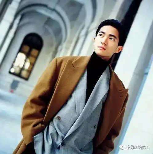 美瞳穿洞牛仔裤匡威鞋今天的潮流是陈百强30年前玩剩的