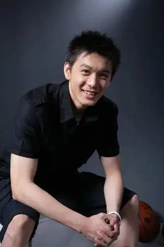 cba十大帅哥:杨鸣不逊f4 两岸女球迷痴迷一人