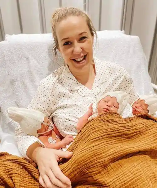 丹麦三胞胎妈妈分享壮观孕肚照片,超1400万人观看,母亲真伟大_米凯拉