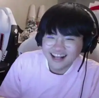 姿态直播向女友刘刘汪求婚 成功后笑嘻了-直播吧