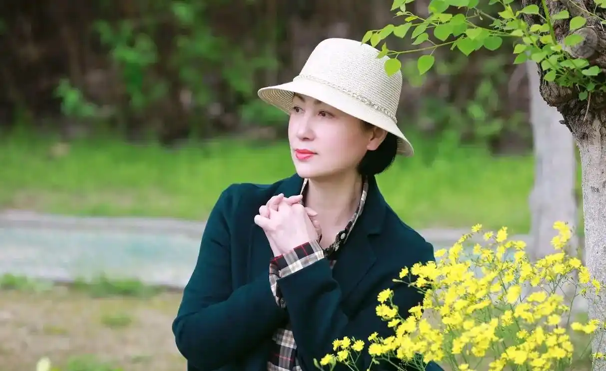 中年美妇气质优雅知性女神