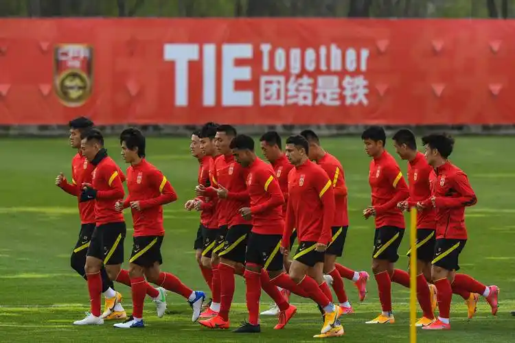 国足沪上开练伤病成大麻烦每次集训李铁都把武磊拉进群