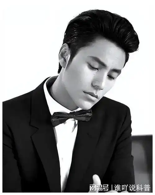 人们很好奇,但是陈坤却一直都没有将孩子的母亲是谁说出来,就连面对