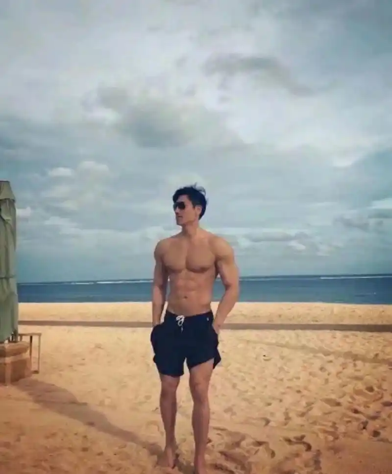 肌肉版胡歌逆生长!6块腹肌大胸器!顶级男人刺激荷尔蒙助攻是?