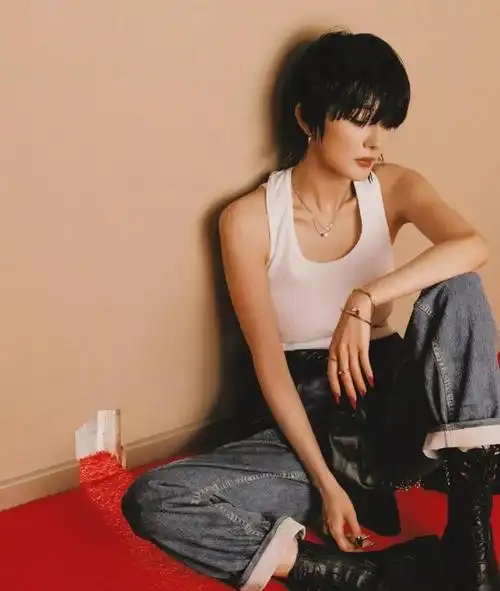 9月4日,杨幂短发的造型,引发热议!