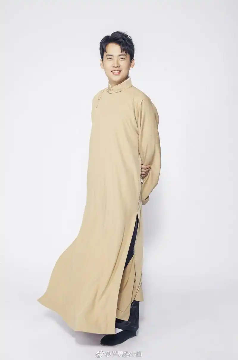 郭麒麟还没做好邀请宋今坐他车的心理建设,宋今就被李现拽上了他的车