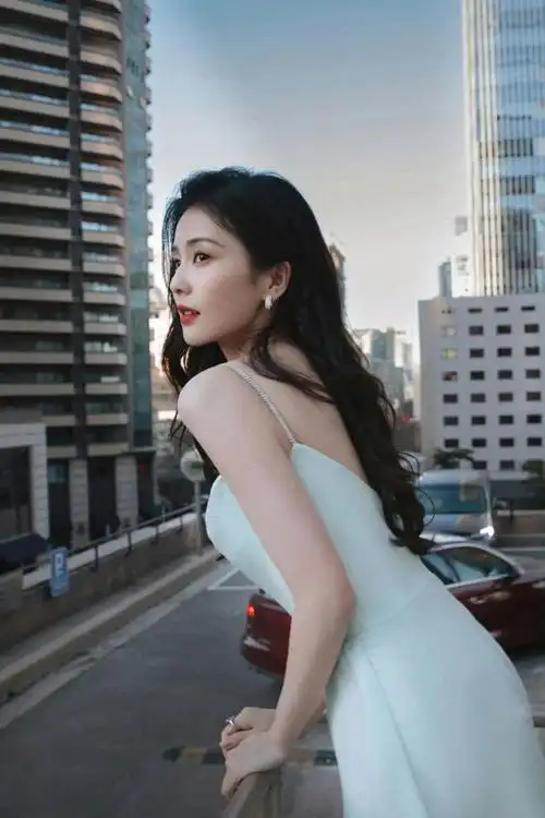 白鹿吊带裙写真曝光,甜美优雅,美到令人窒息|独特魅力|白鹿(演员)