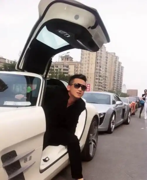 镜头下:富二代的奢侈炫富生活