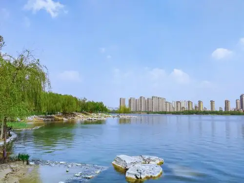 开封西湖74拍摄于河南开封西湖附近居民休闲的好去处