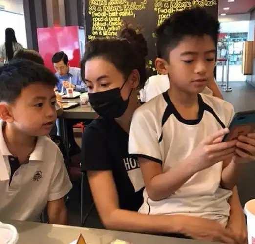 三胎生父终于瞒不住张柏芝晒亲子鉴定结果难怪谢贤要夺抚养权