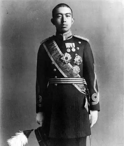 天皇:最大的战争犯却躲过审判,87岁高龄去世,葬礼堪比皇帝_日本_投降