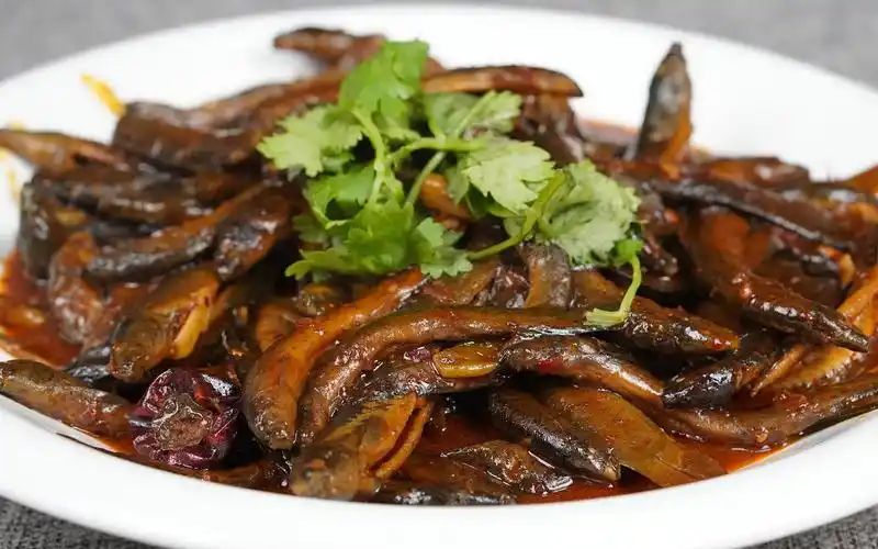 酱炖泥鳅鱼的正确做法,几十年的手艺了,汤汁泡饭好吃到停不下来
