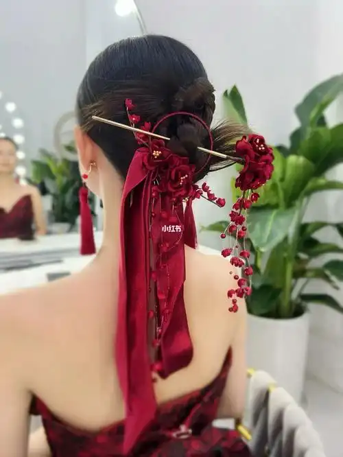 澧县  #婚纱礼服  #敬酒服  #新娘敬酒服  #新娘跟妆  #中式新娘造型