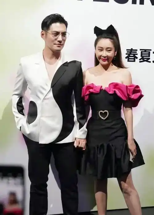 37岁杜若溪罕和丈夫同框,曾因拍戏丧失50%听力,为爱隐退太可惜_严屹宽