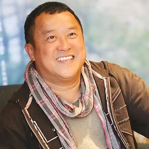 近日有网友在个人社交平台上分享了一组照片,上面显示了一个曾志伟