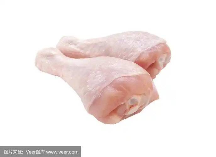 生鸡腿孤立在白色背景上.两条腿用来做饭.关闭了.侧视图.