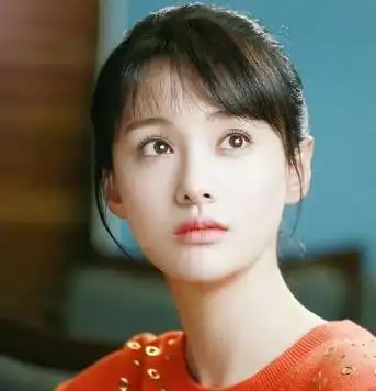 郑爽庭审后逛珠宝店面容憔悴,爽妈和友人赏花心情佳,心真大