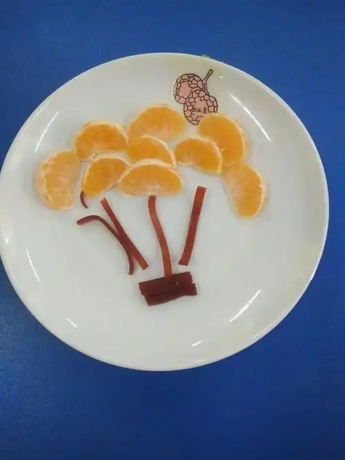 善美育苗幼儿园荔枝班艺术拼盘《降落伞》