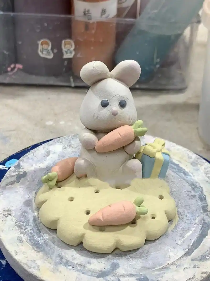 陶艺 | 小兔子92手机支架上色咯