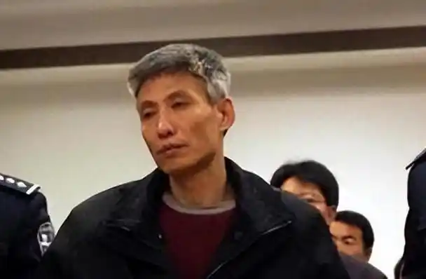 东北一霸乔四自称地下市长横行霸道多年因为超车覆灭