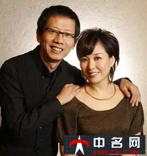 李静老公黄小茂资料简介及照片【图】