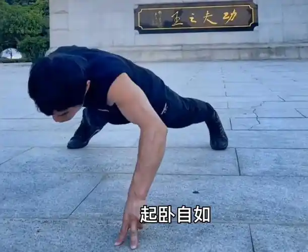 李小龙模仿者李胜强靠特异功夫扬名海内外曾获双节棍冠军