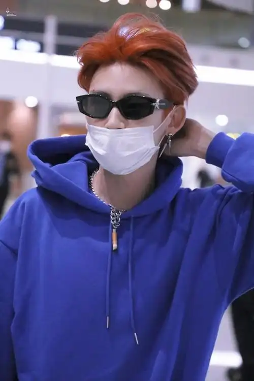 210509小鬼深夜离开沈阳飞回北京蓝精琳的鸡窝红毛头与墨镜更配哦