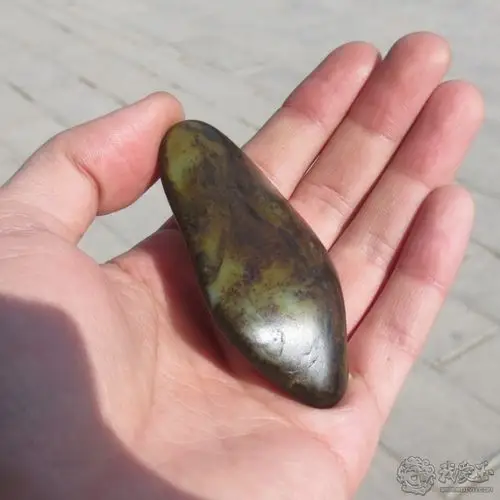 籽说新疆和田玉木质纹猫眼老黑皮超细沙枣青籽料原石78克