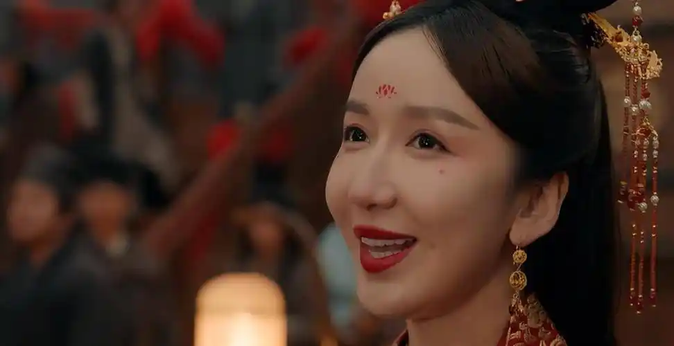 娄艺潇新片露肉镜头太多被投诉,尺度大儿童不宜,网友怒骂很荒唐