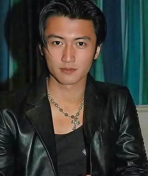 谢霆锋旧照曝光,真的是英俊潇洒,风度翩翩