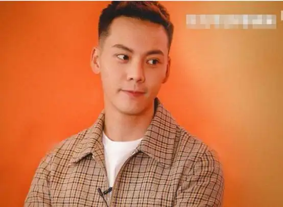 陈伟霆最新光头来啦!长得帅就是任性,网友:这大膀子认真的?