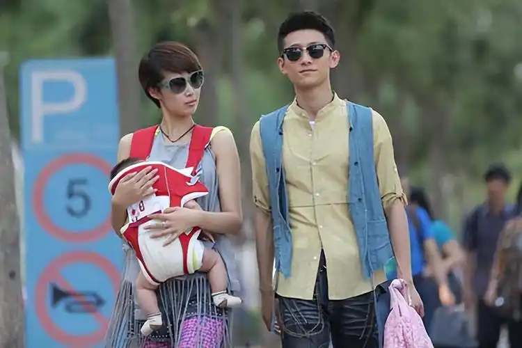 回顾演员奚望在继父刘之冰的支持下离婚带着女儿的她怎样了