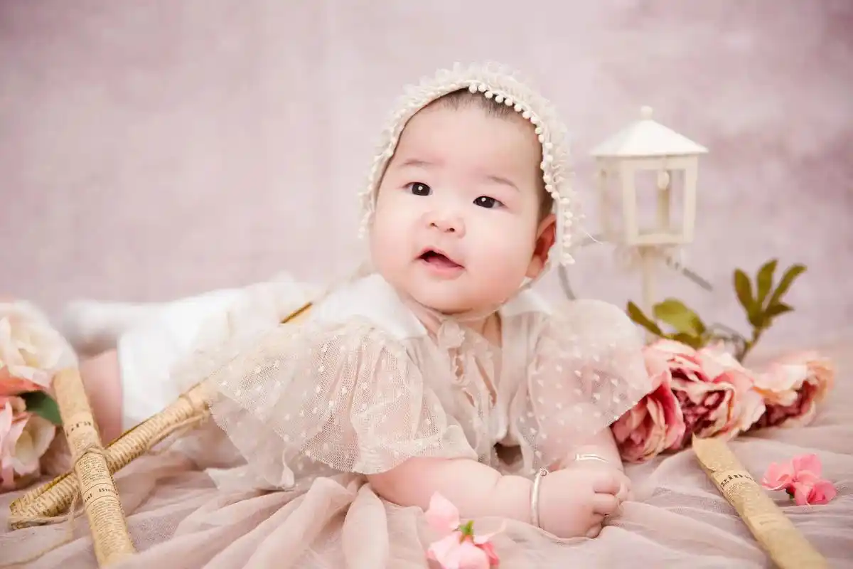 宝宝四个月的留念,用照片留下美好回忆,愿宝贝健康平安成长,最 - 抖音