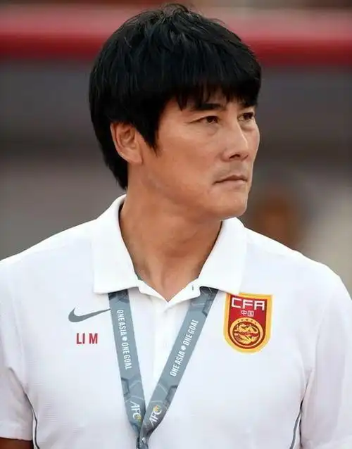 强大的运动天赋也是顺利的进入了国家对,成为了一名优秀的足球运动员