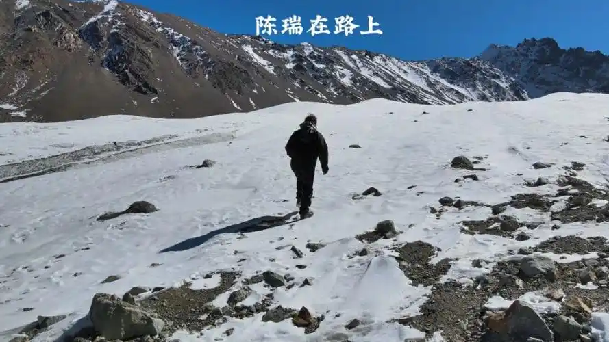 有的路, 即使是一个人, 还是要勇敢地往前走.