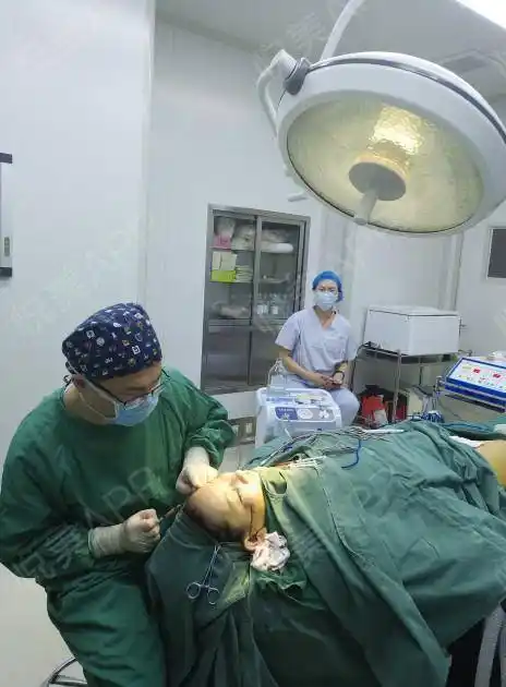 手术当天_鼻综合手术当天_鼻小柱延长手术当天_鼻头&鼻翼&464_630竖版