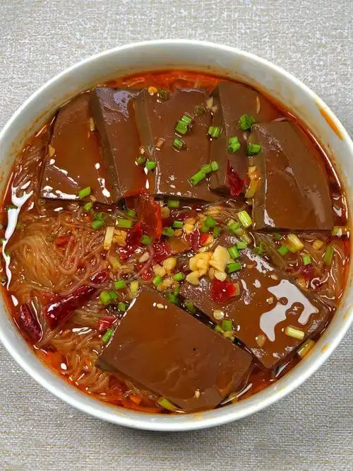 加盟镇江鸭血粉丝汤店大概需要多少钱?预算成本总投资105.