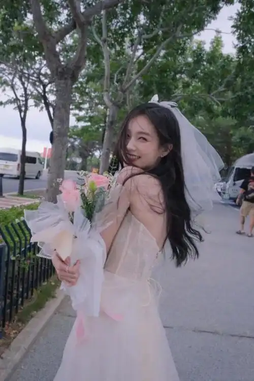 上海这一夜李沁的美脚关晓彤的香肩周迅的气场辛芷蕾搞笑