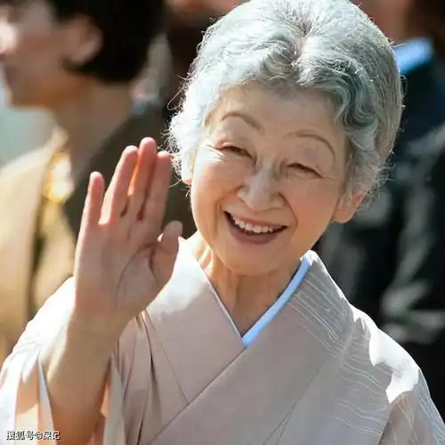 明仁皇后84岁大寿,日本首位嫁入皇室的平民,年轻时气质动人