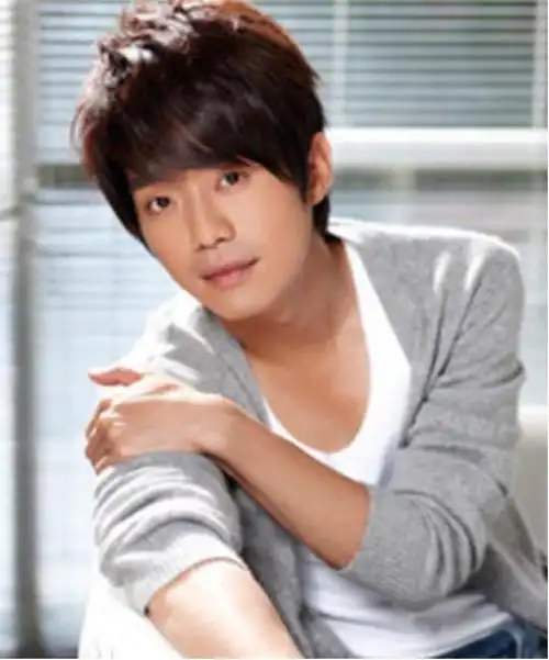 马来西亚最受欢迎歌手 :张栋梁