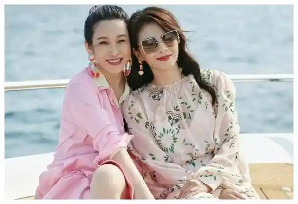 秦海璐与刘涛姐妹情深,揭秘不为人知的羁绊_友情_支持_故事