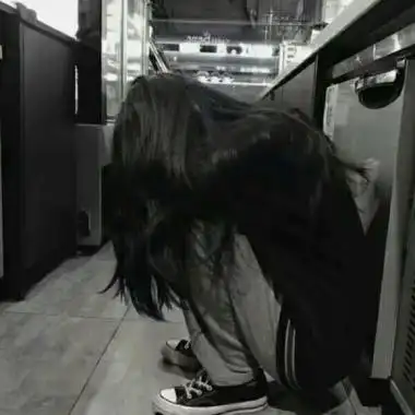 高清很酷的丧女伤感图片头像