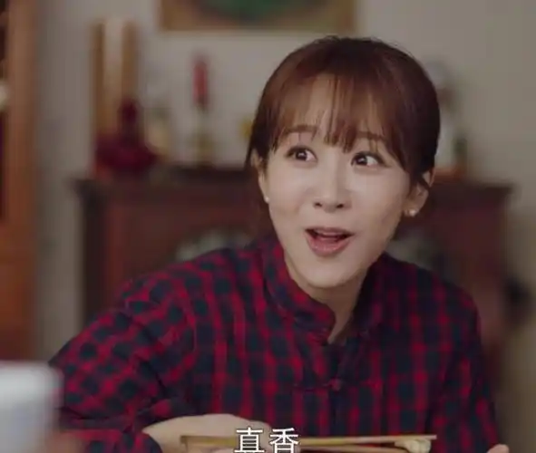 杨紫三次拒绝吃王俊凯炒的鸡丁炒饭,沈梦辰伸手投喂却光速大口吃