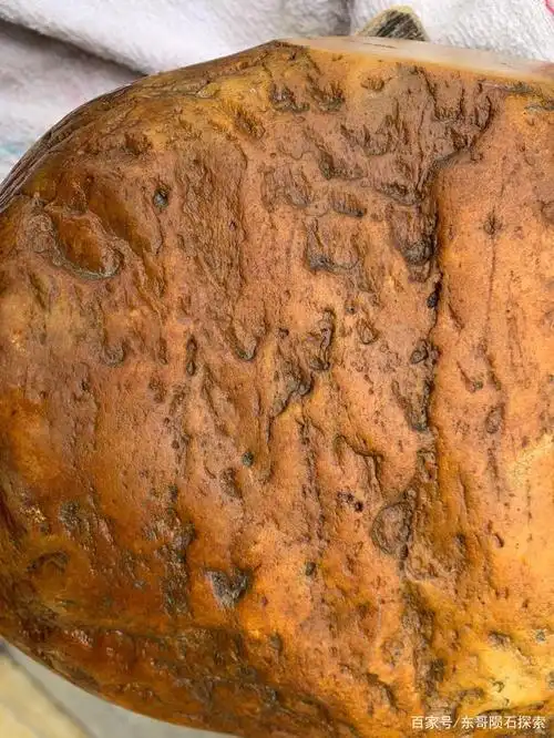 中国的"黄金玻璃陨石"