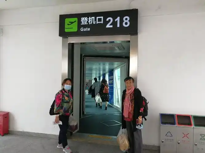 三鹿头,三亚弯,青水湾,邮舰码头,过琼州海峡,坐飞机四川.