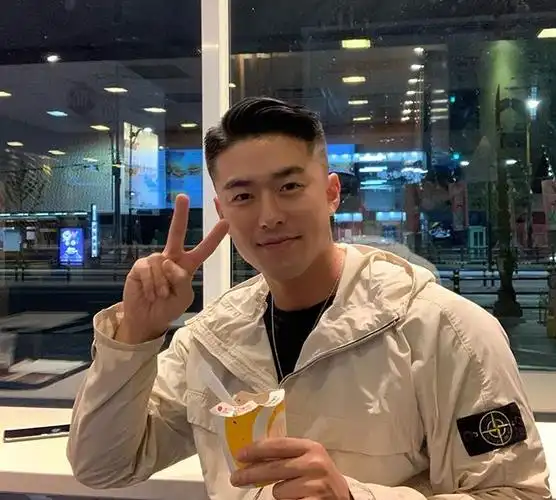 帅气儒雅的成熟男人是你喜欢的类型么