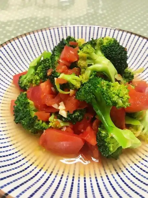 营养美味西红柿炒西兰花