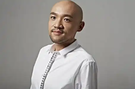 光头歌手李代沫:出狱后变网络主播,3句话不离刷礼物,穷疯了?